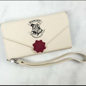 Harry Potter Hogwarts 🐗Wristlet Phone Case!NWT